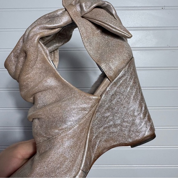NWOB Tashkent by Cheyenne Beige Metallic Platform Wedges Booties Back Bow Sz 41 - Picture 11 of 11